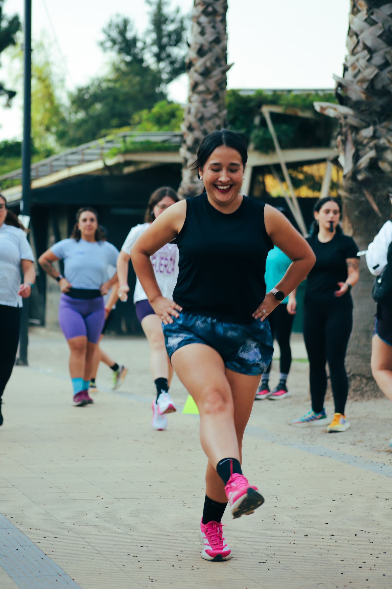 Corredora de Cielas sonriendo a mitad de entrenamiento
